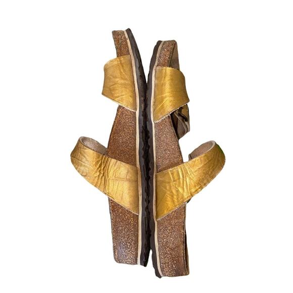 Birki's by Birkenstock soft footbed big buckle sandals Gold L10 M8 - Picture 6 of 12